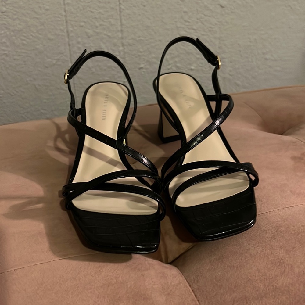 Charles & Keith size 8/ eu 38 black, crocodile embossed 2.5 inch heel